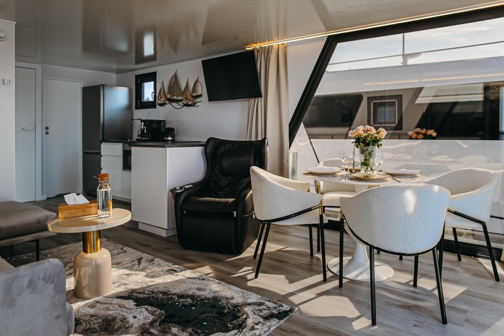 Grand Ht Houseboats - Domki Na Wodzie - Sauna, Jacuzzi, Kominek Großmöllen Zimmer foto